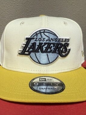 New Era 9Fifty NBA Los Angeles Lakers Chartreuse Chrome Snapback Hat NEW
